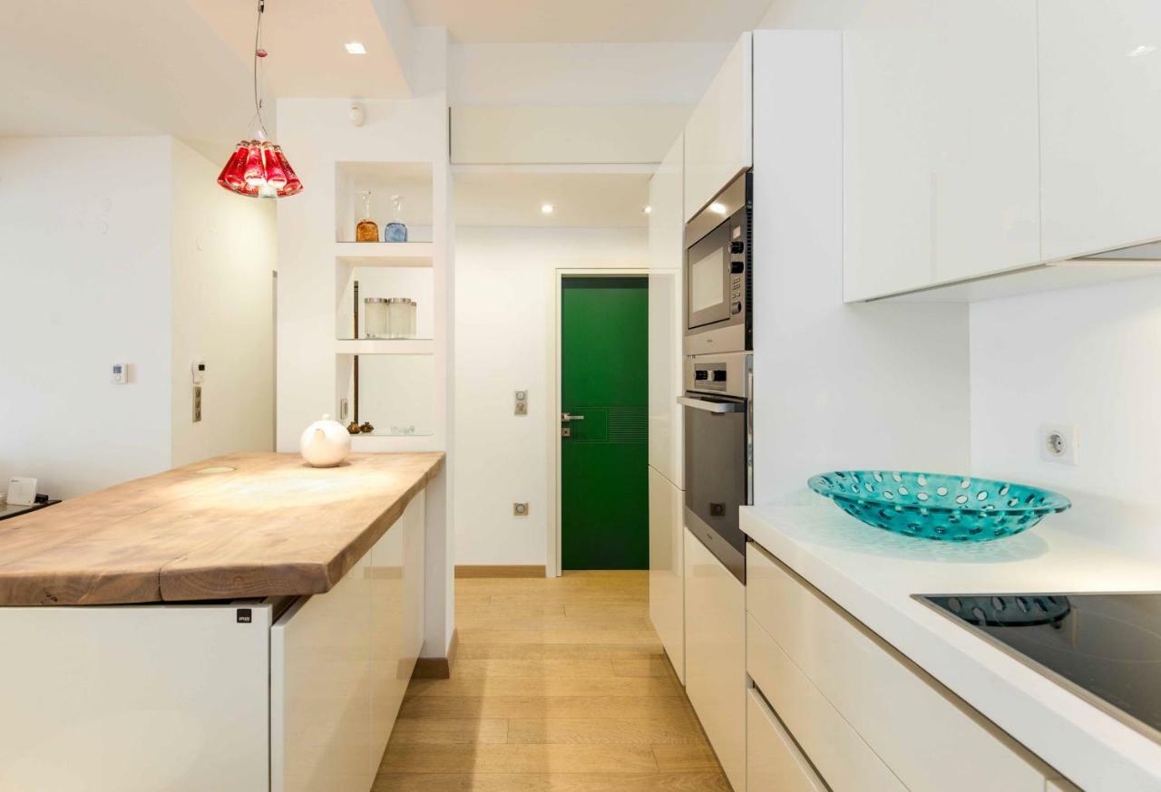 Stylish 3-Bedroom Apartment & Terrace Tesalonika Bagian luar foto