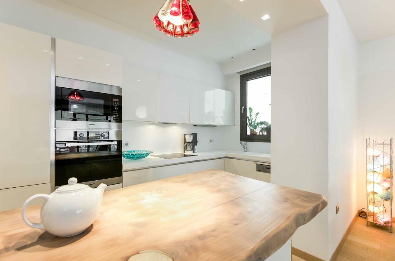 Stylish 3-Bedroom Apartment & Terrace Tesalonika Bagian luar foto