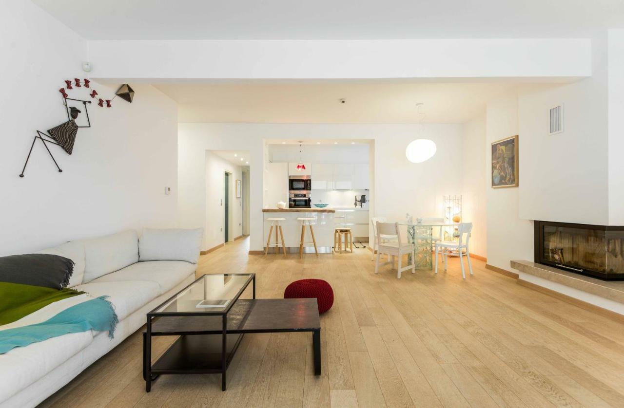 Stylish 3-Bedroom Apartment & Terrace Tesalonika Bagian luar foto