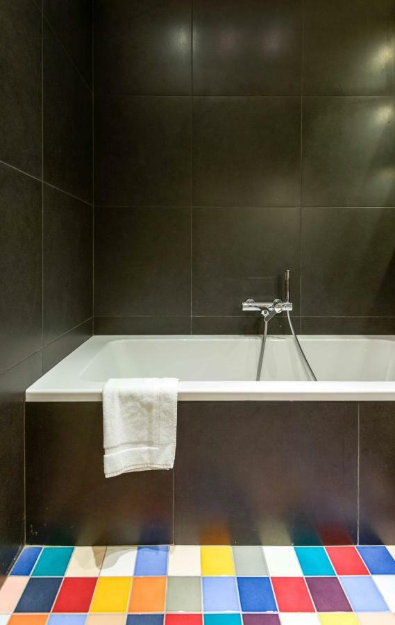 Stylish 3-Bedroom Apartment & Terrace Tesalonika Bagian luar foto